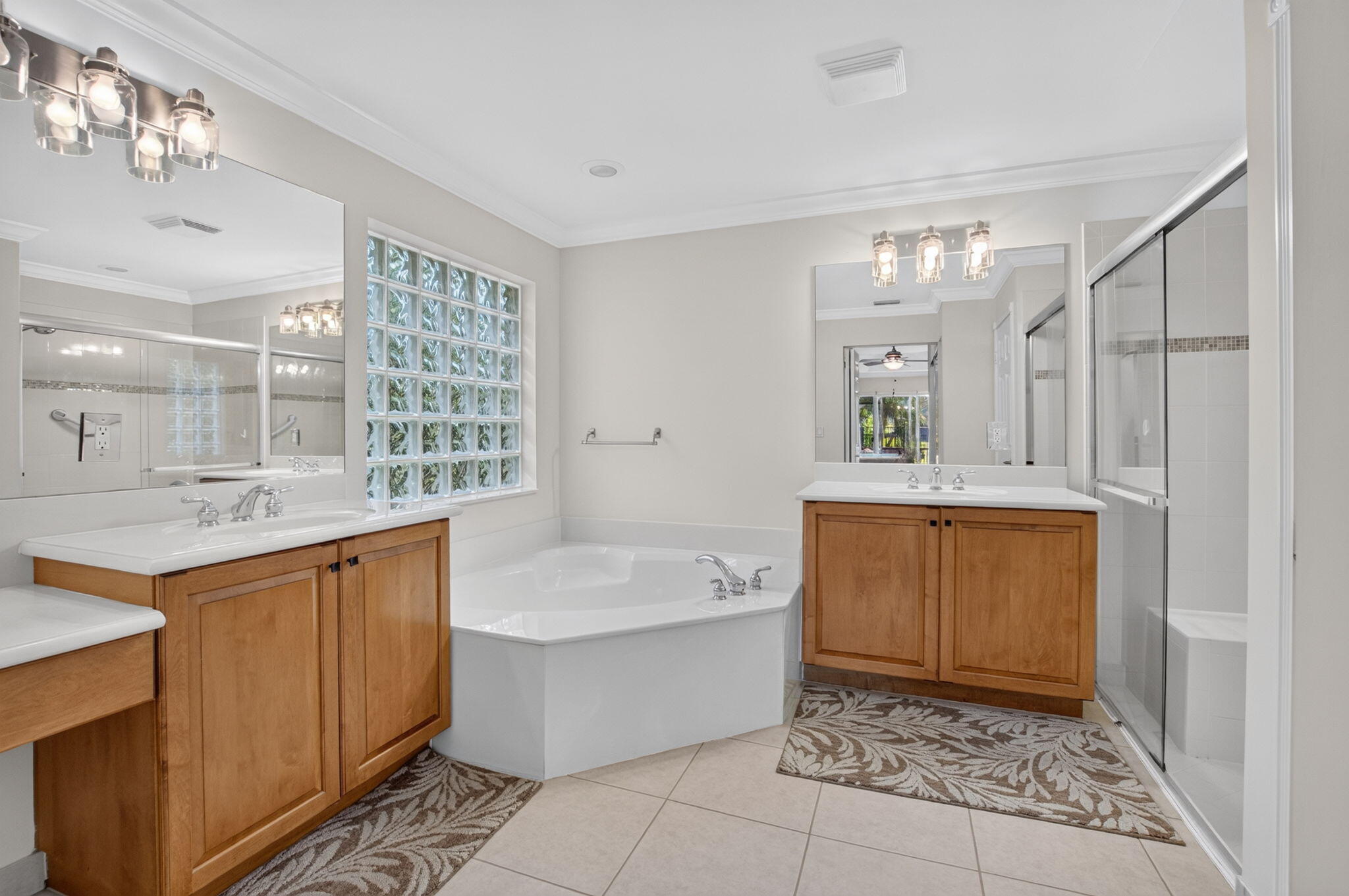 VALENCIA PALMS 4 - Residential
