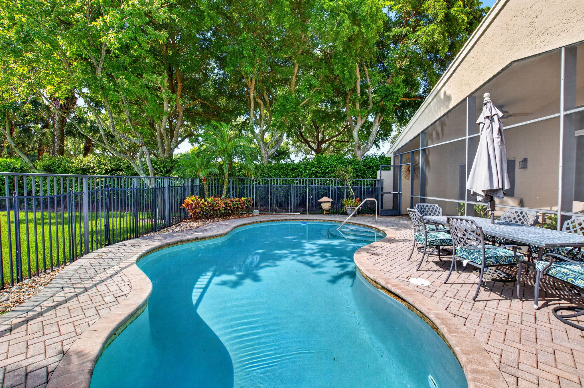 VALENCIA PALMS 4 - Residential