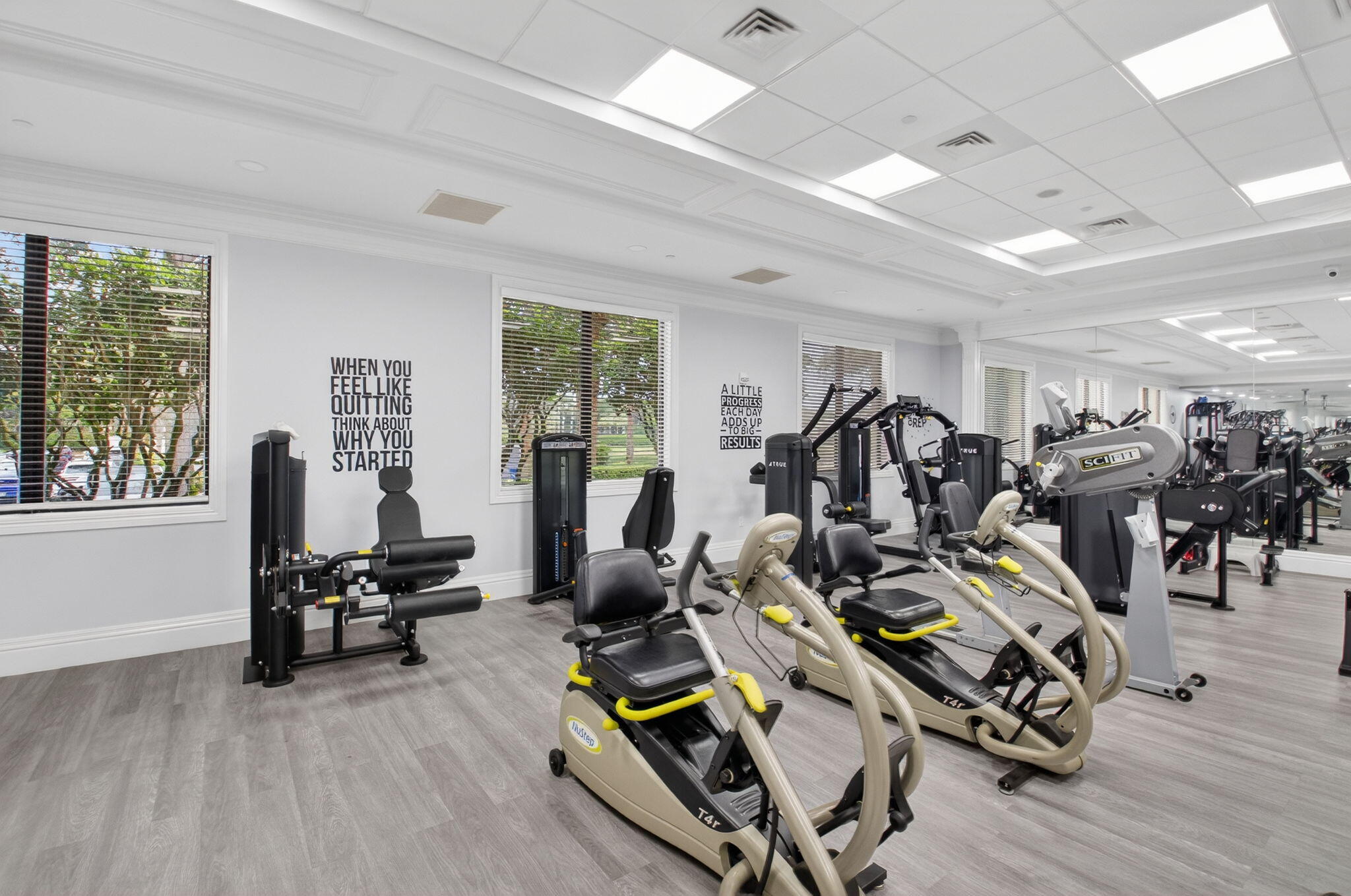 VALENCIA PALMS 4 - Residential
