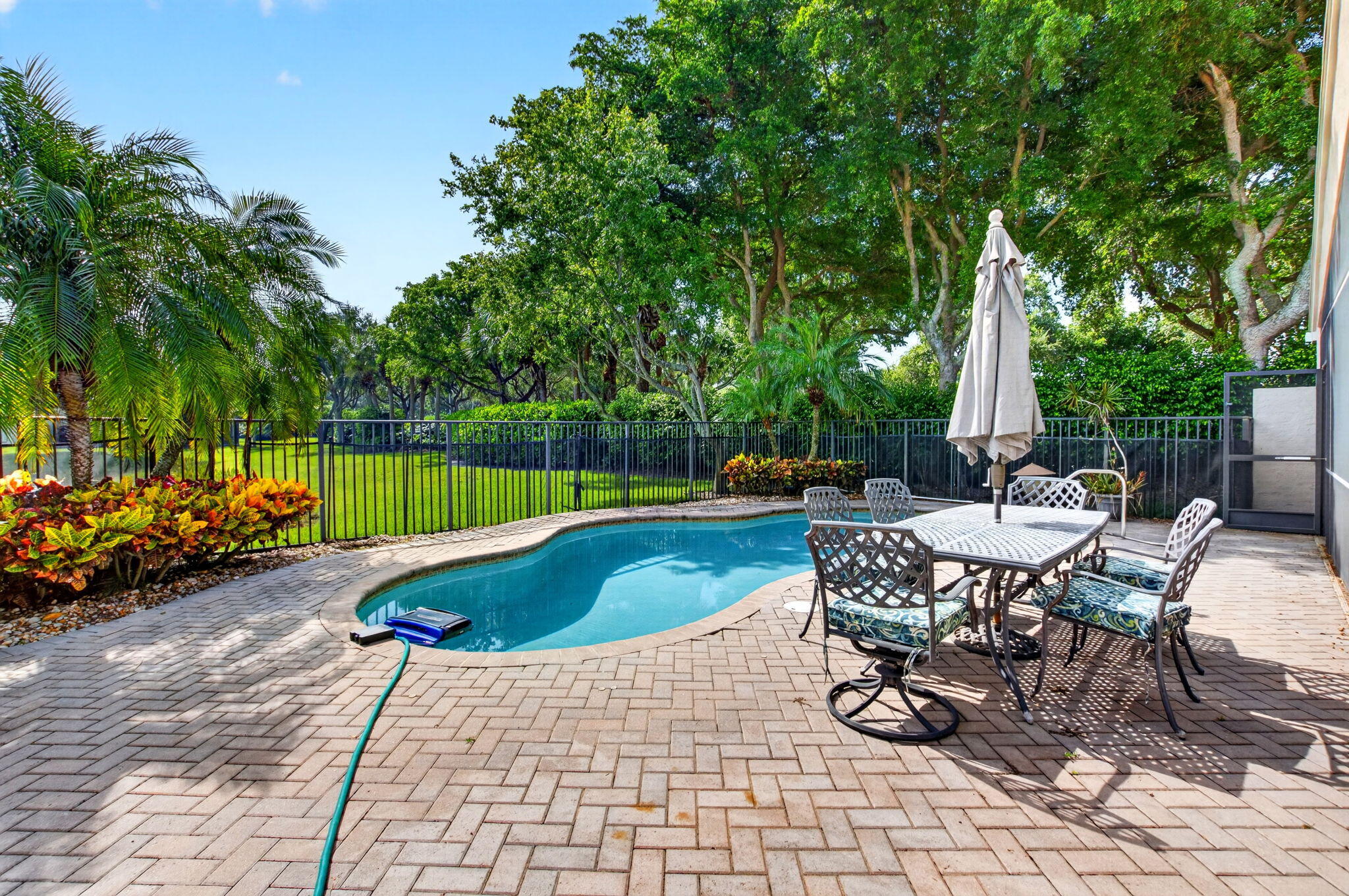 VALENCIA PALMS 4 - Residential