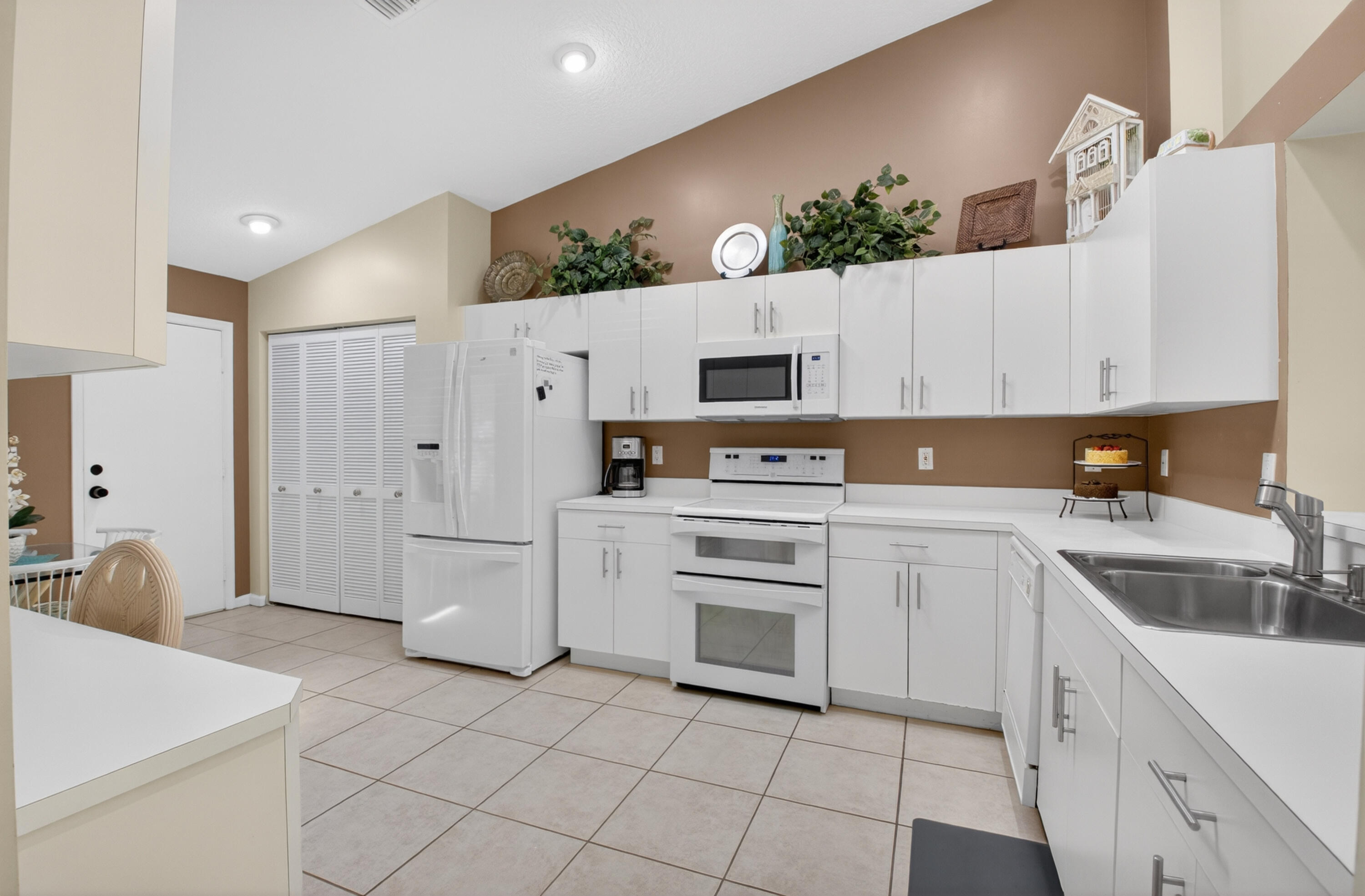 CORAL LAKES V - Residential