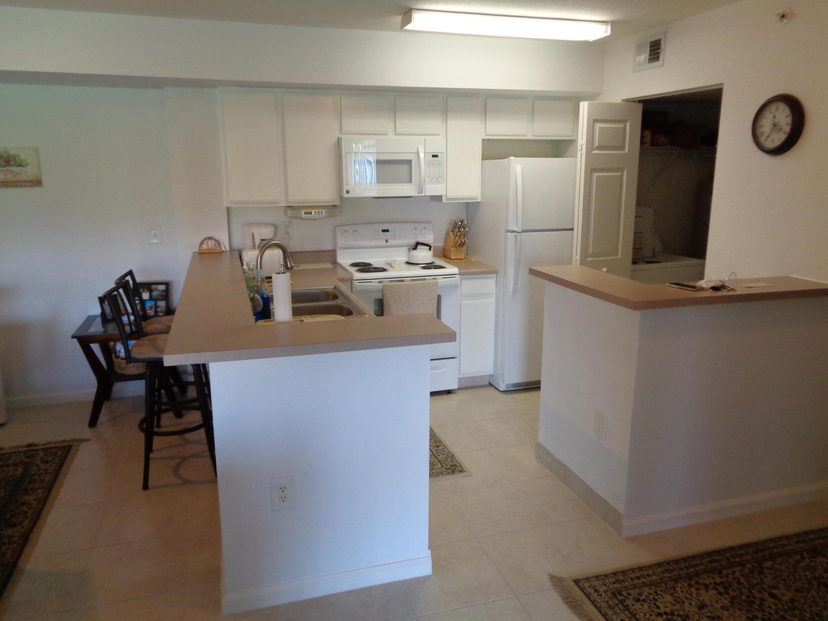 THE CLUB AT ST LUCIE WEST, A CONDOMINIUM - Residential Lease