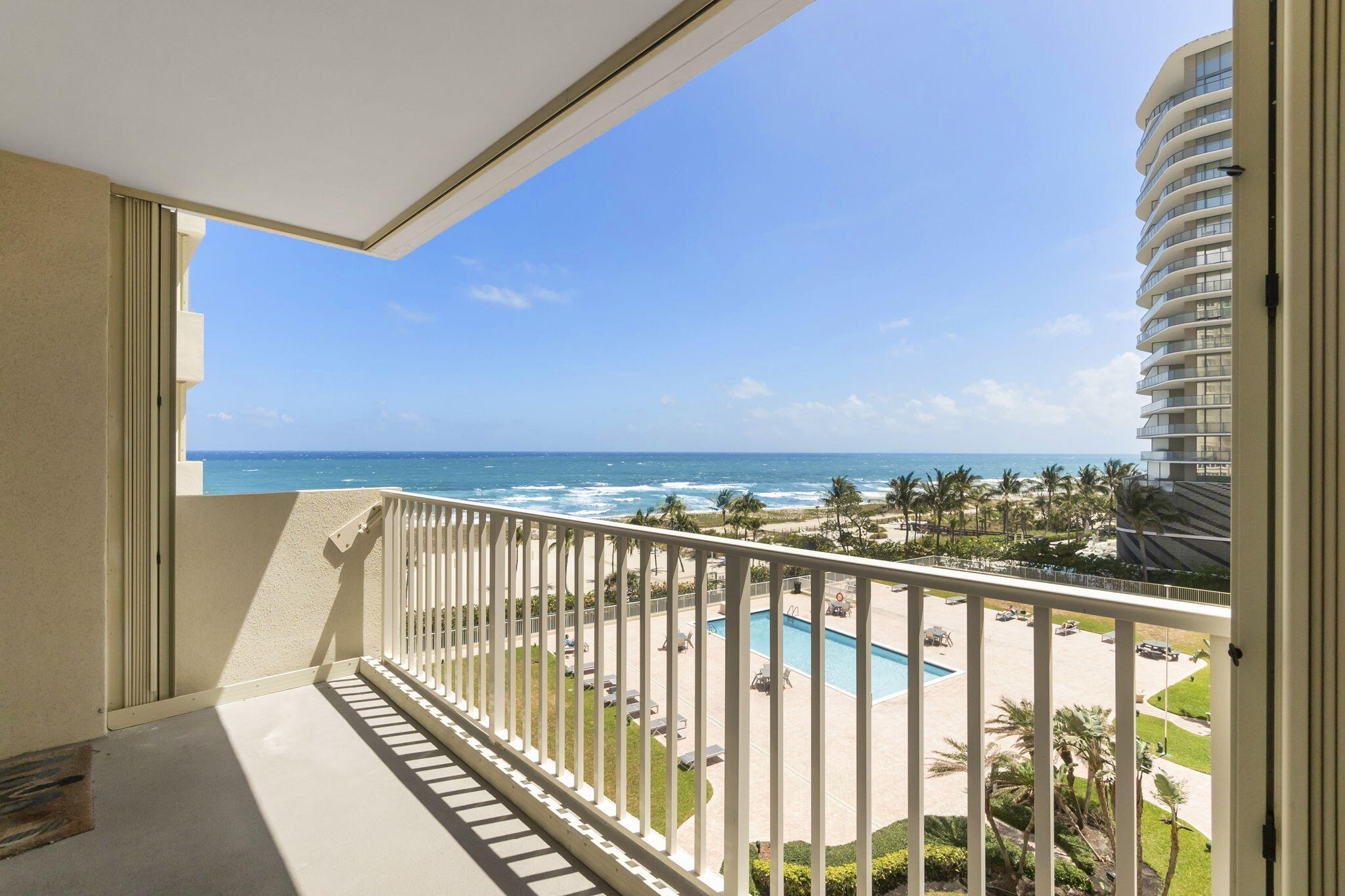 ADMIRALTY TOWERS CONDOMINIUM - Residential