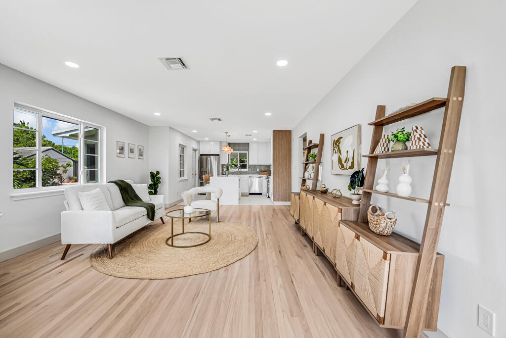 LAKE WORTH TOWN OF - Residential