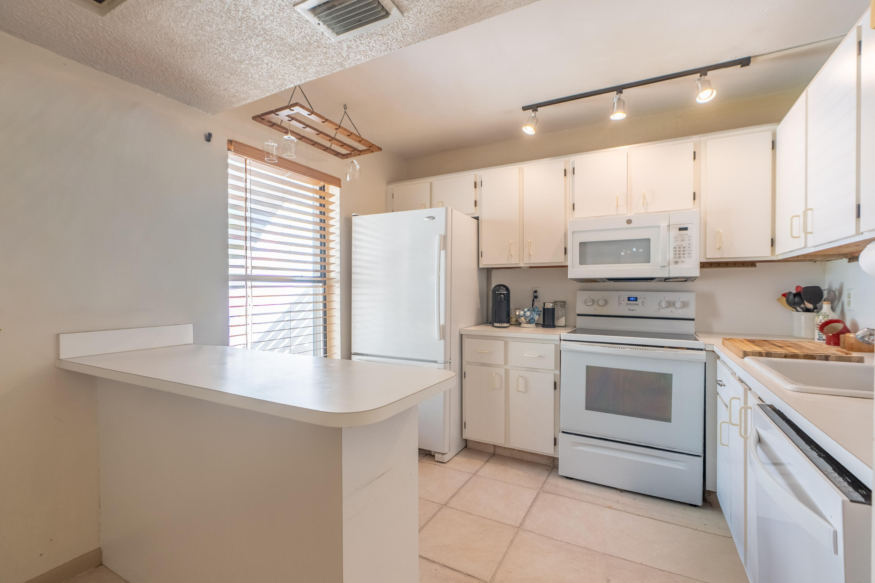 QUATRAINE AT JACARANDA GARDENS - Residential