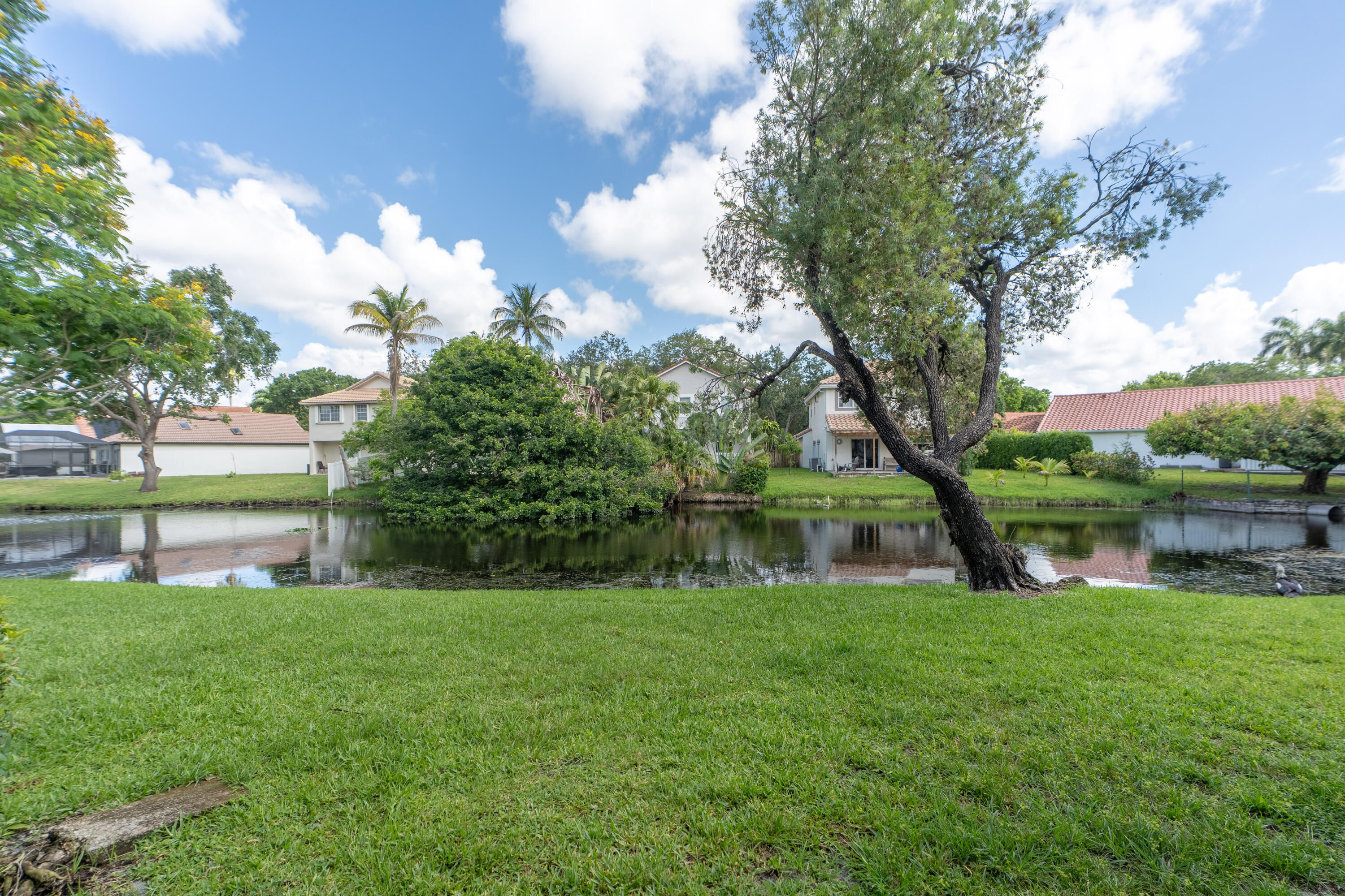 QUATRAINE AT JACARANDA GARDENS - Residential