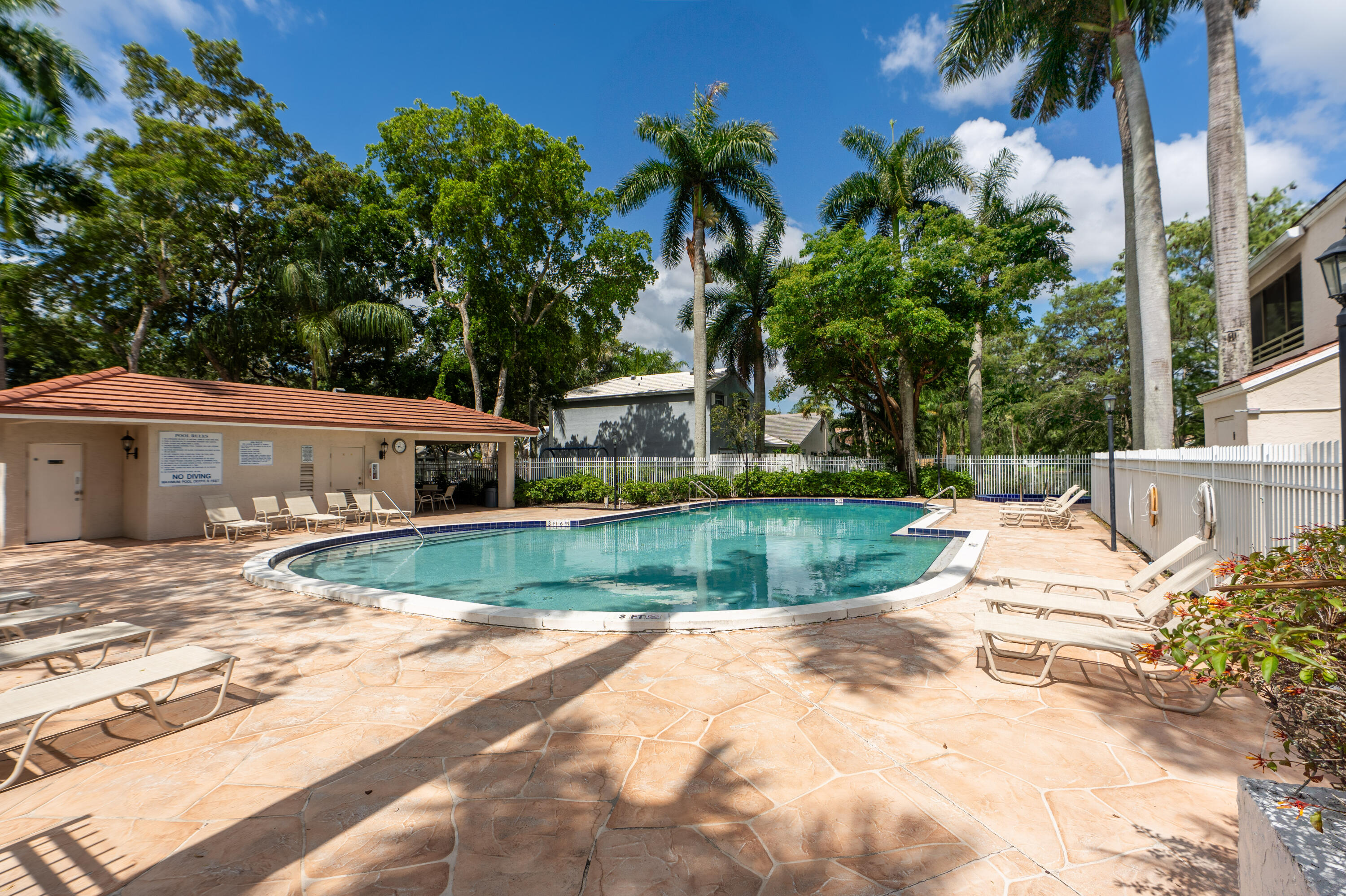 QUATRAINE AT JACARANDA GARDENS - Residential