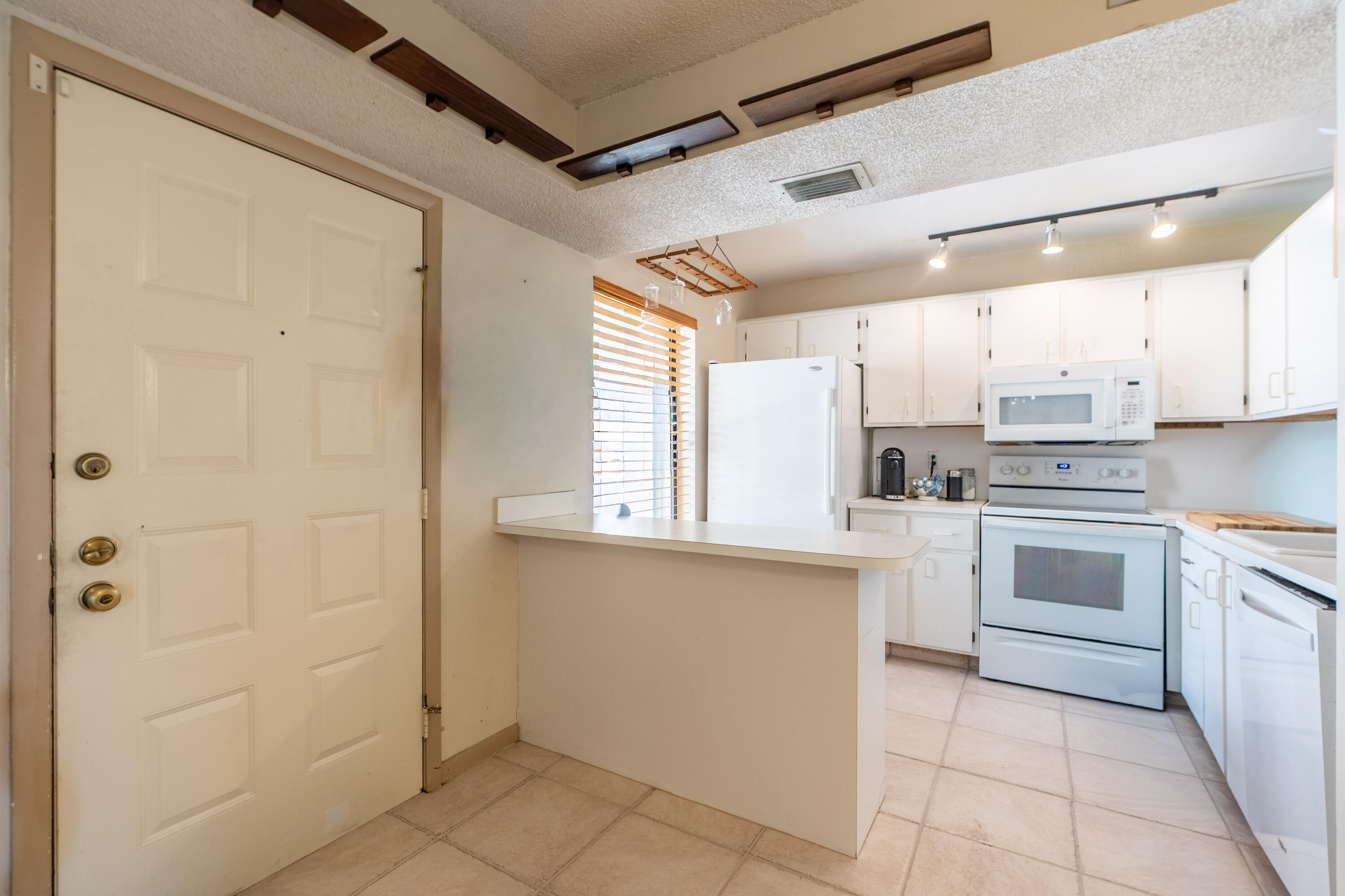 QUATRAINE AT JACARANDA GARDENS - Residential