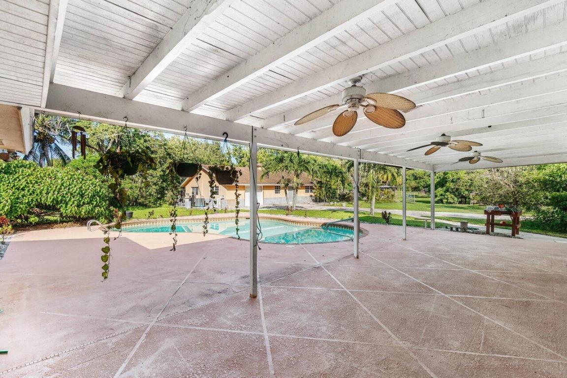 PALM BEACH FARMS CO 3 - Residential