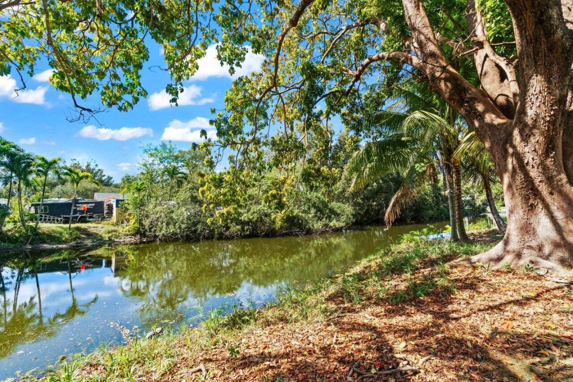 PALM BEACH FARMS CO 3 - Residential