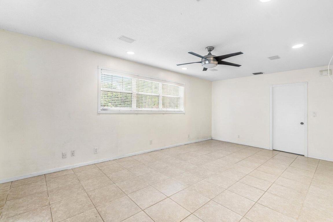 PALM BEACH FARMS CO 3 - Residential