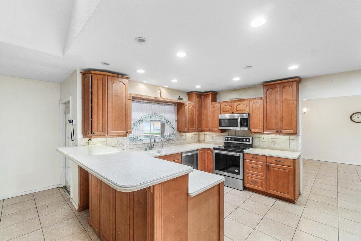 PALM BEACH FARMS CO 3 - Residential