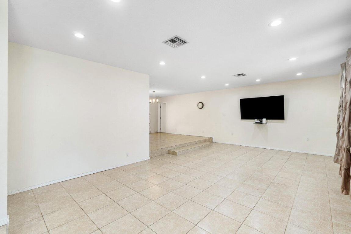 PALM BEACH FARMS CO 3 - Residential