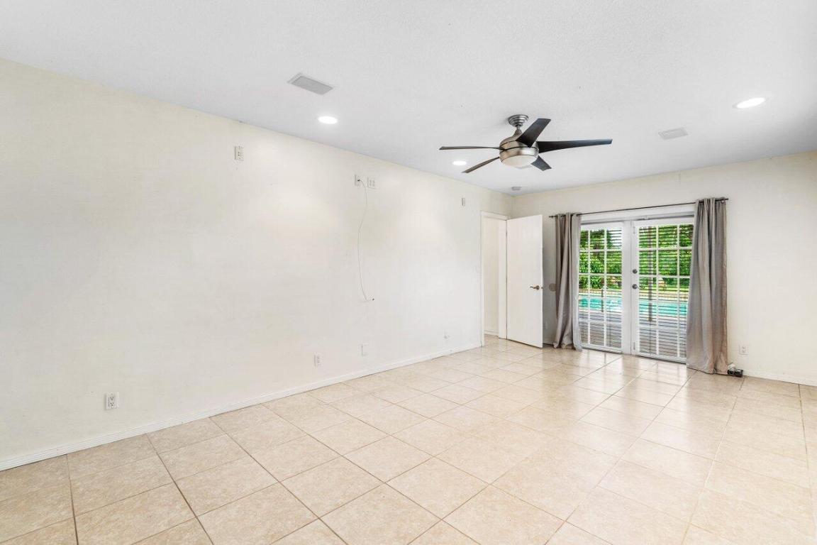 PALM BEACH FARMS CO 3 - Residential
