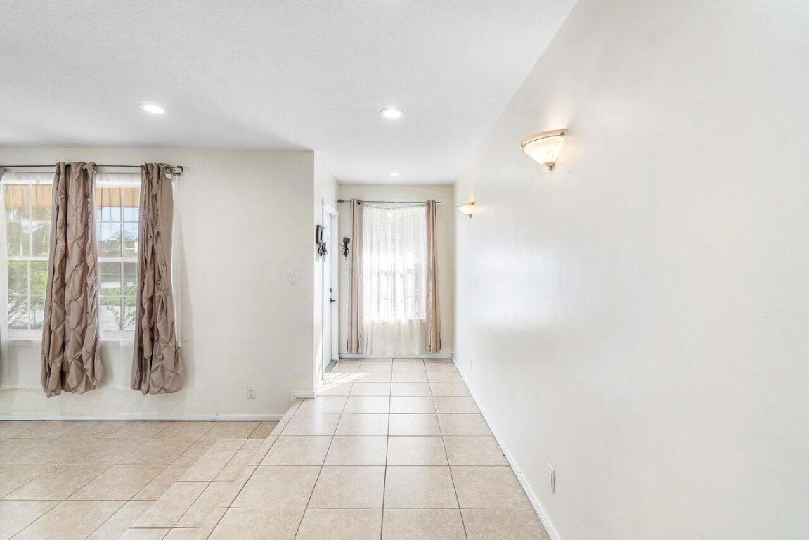 PALM BEACH FARMS CO 3 - Residential