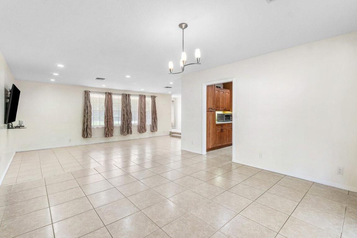 PALM BEACH FARMS CO 3 - Residential