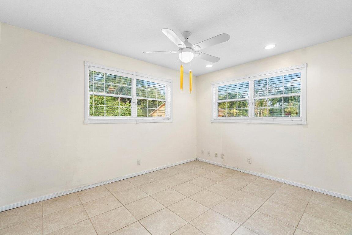 PALM BEACH FARMS CO 3 - Residential