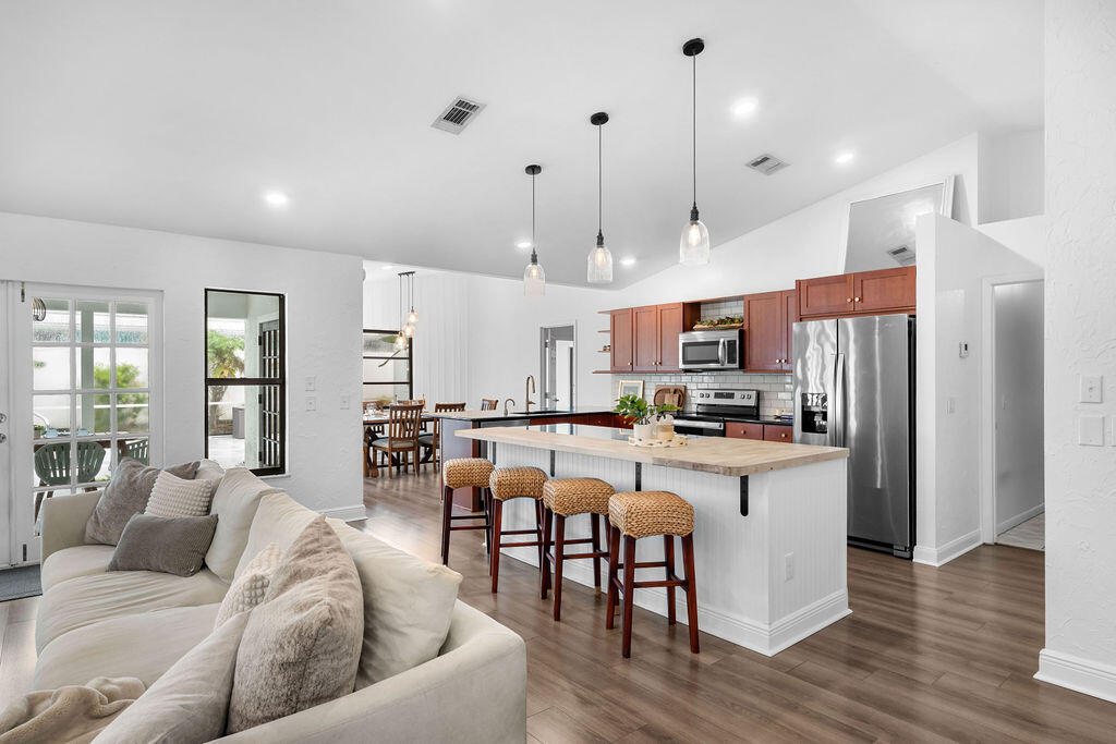 TALL PINES - Residential