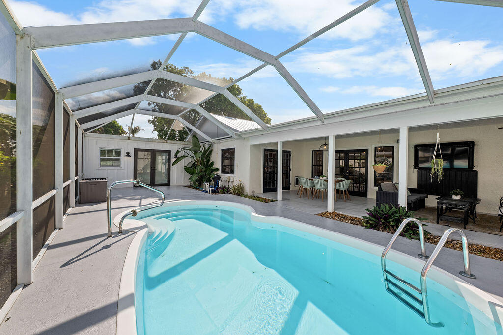 TALL PINES - Residential