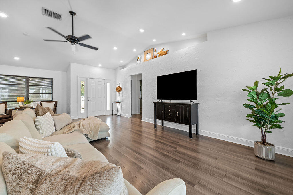 TALL PINES - Residential