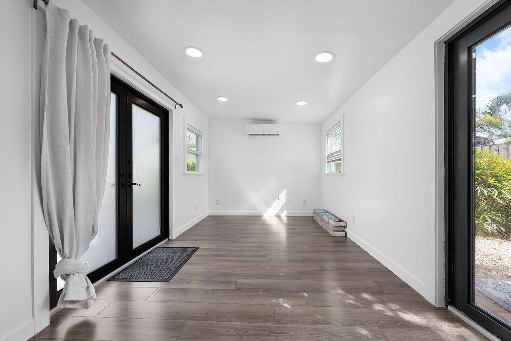 TALL PINES - Residential