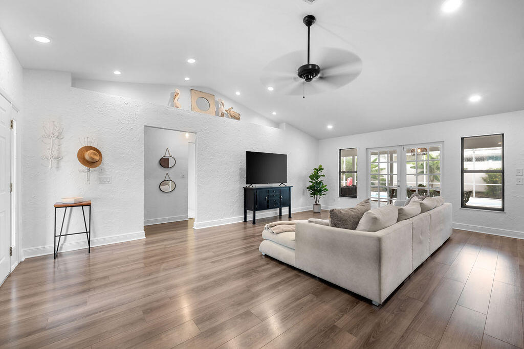 TALL PINES - Residential