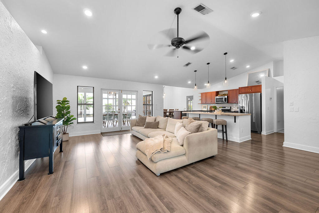 TALL PINES - Residential