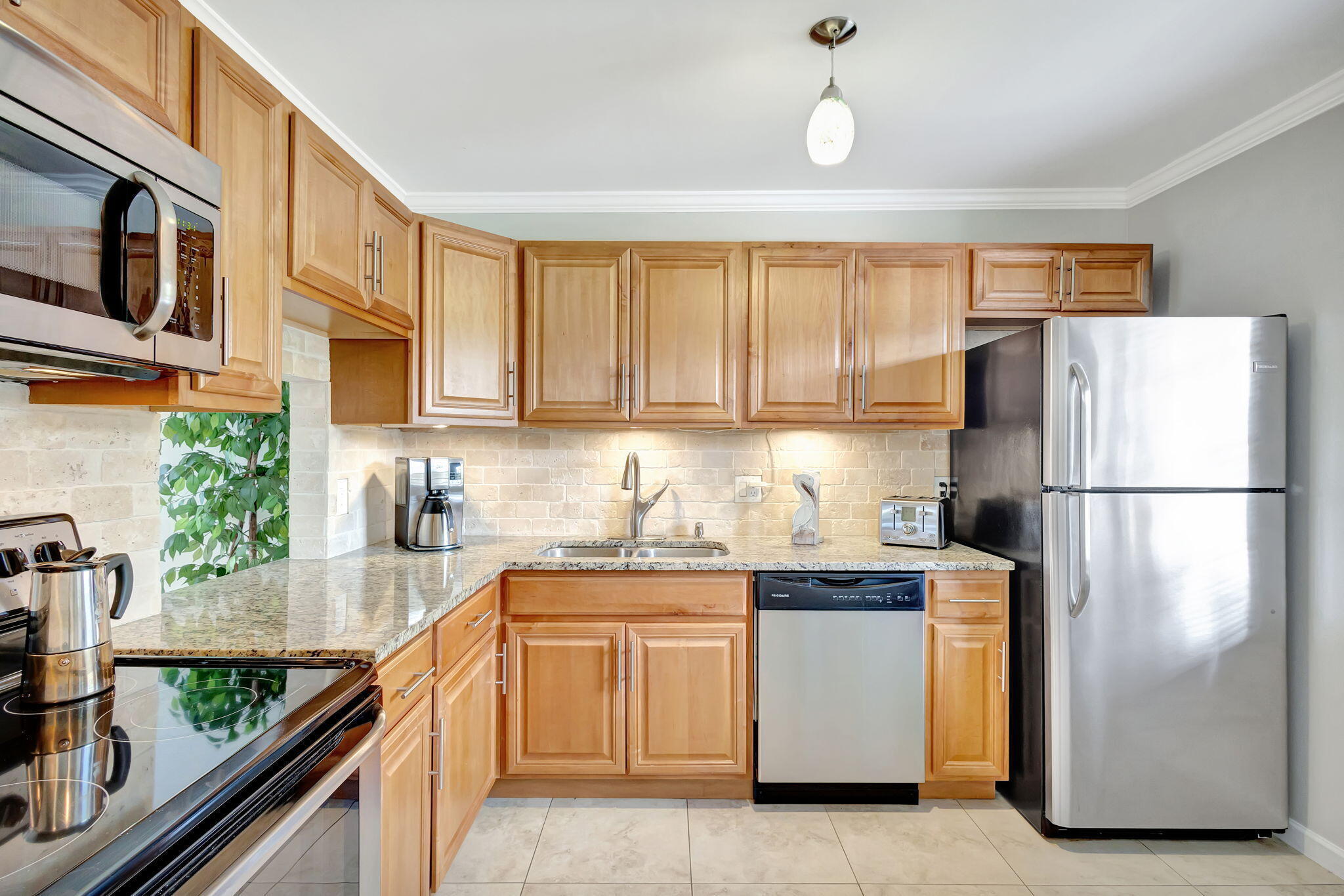 GOLDEN LAKES VILLAGE CONDO E - Residential Lease