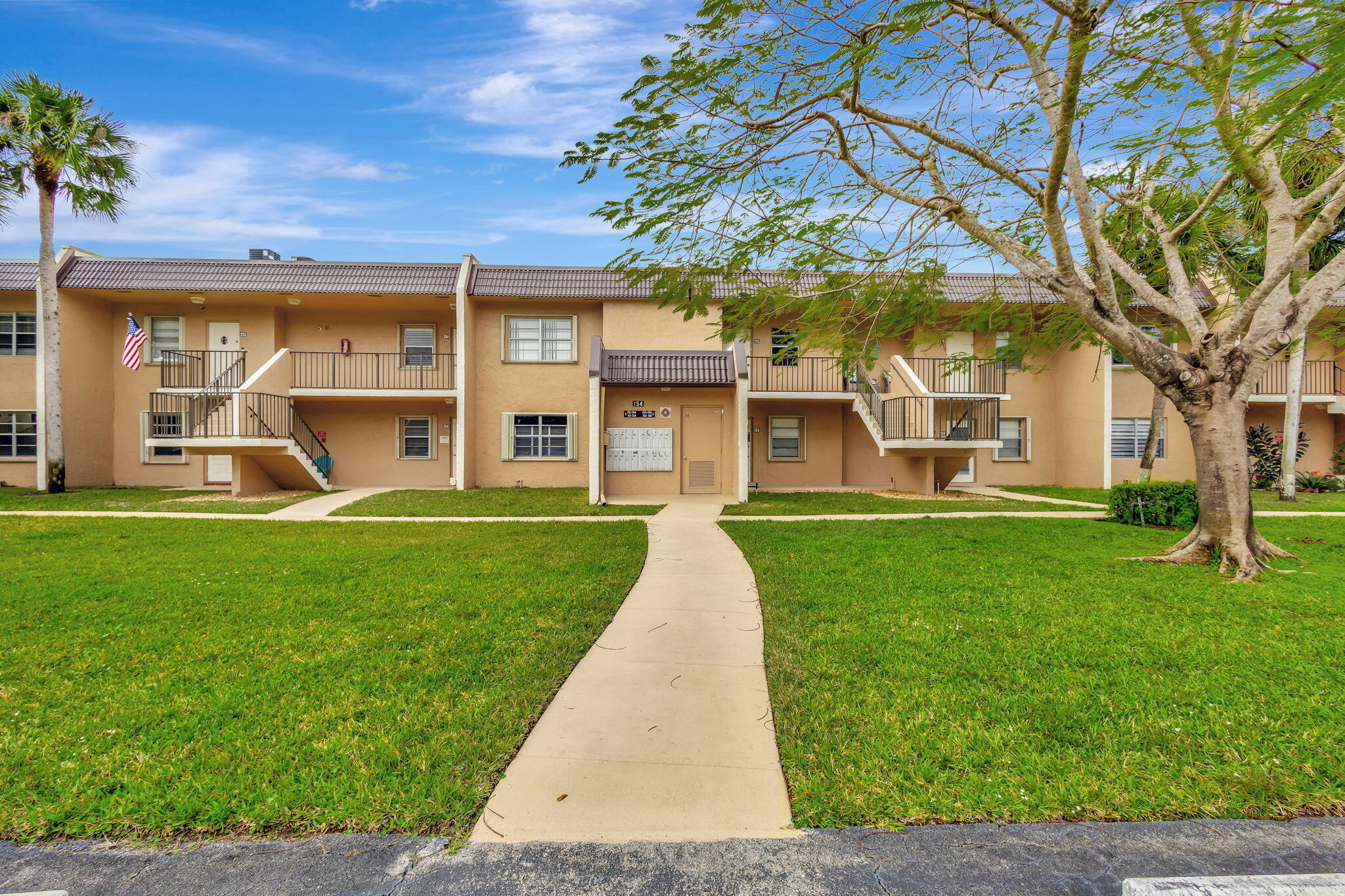 GOLDEN LAKES VILLAGE CONDO E - Residential Lease