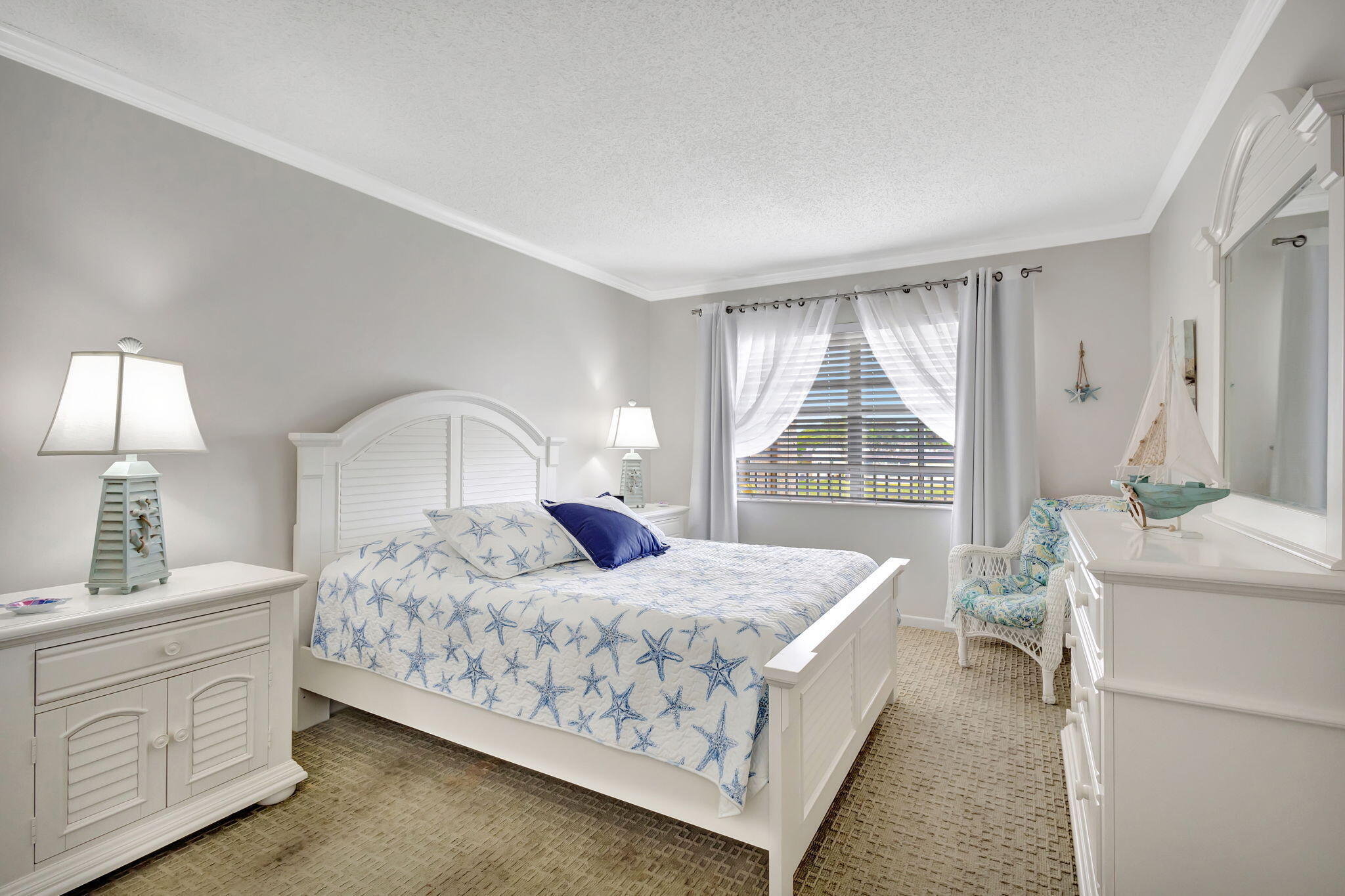 GOLDEN LAKES VILLAGE CONDO E - Residential Lease