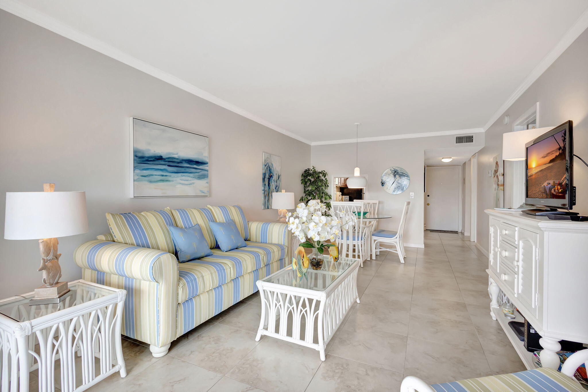 GOLDEN LAKES VILLAGE CONDO E - Residential Lease