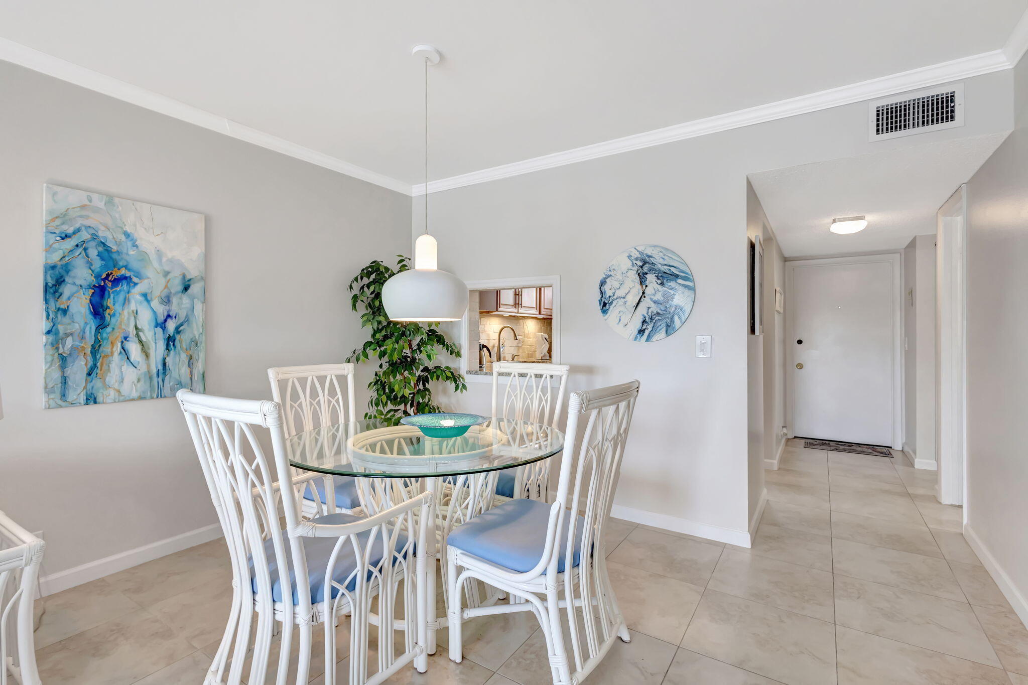 GOLDEN LAKES VILLAGE CONDO E - Residential Lease