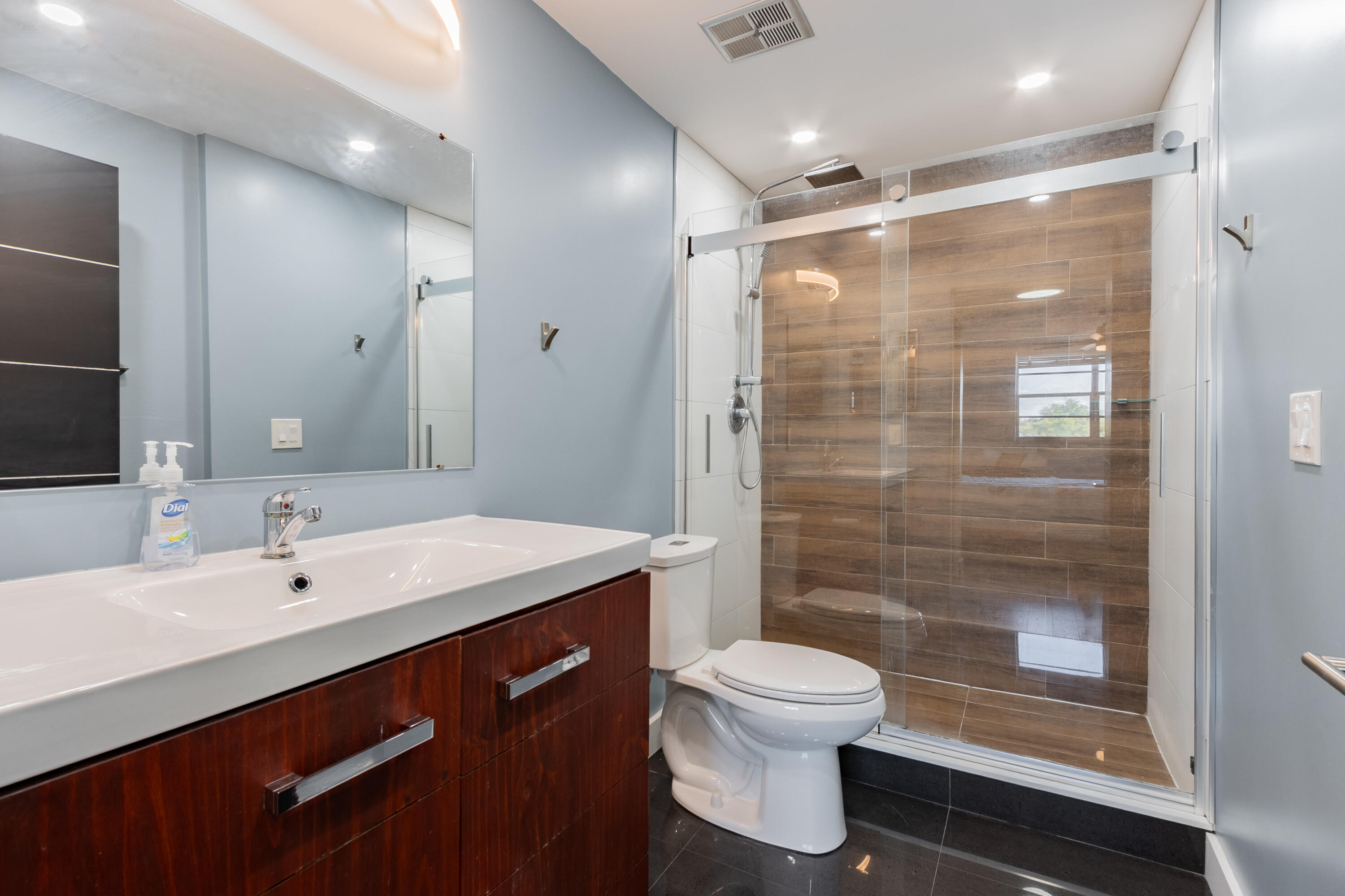 OMEGA CONDO NO 2 - Residential