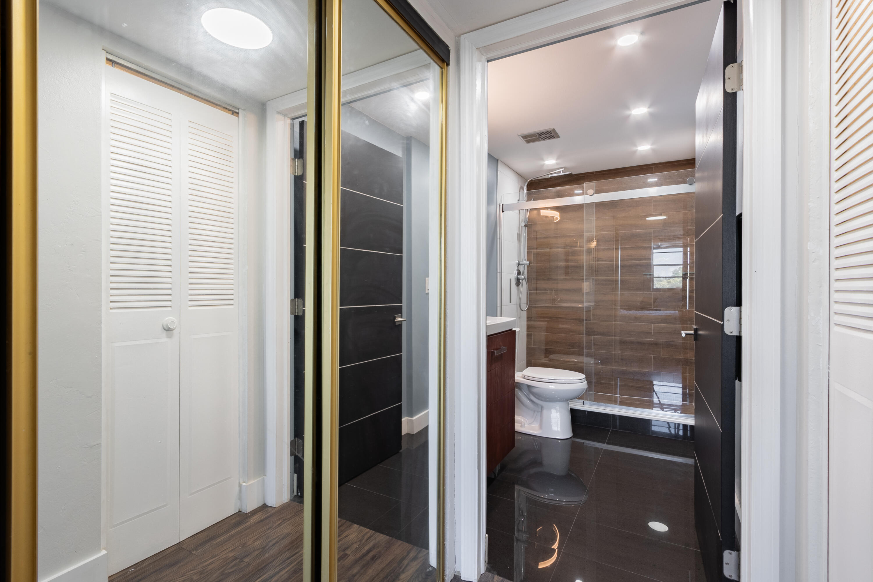 OMEGA CONDO NO 2 - Residential