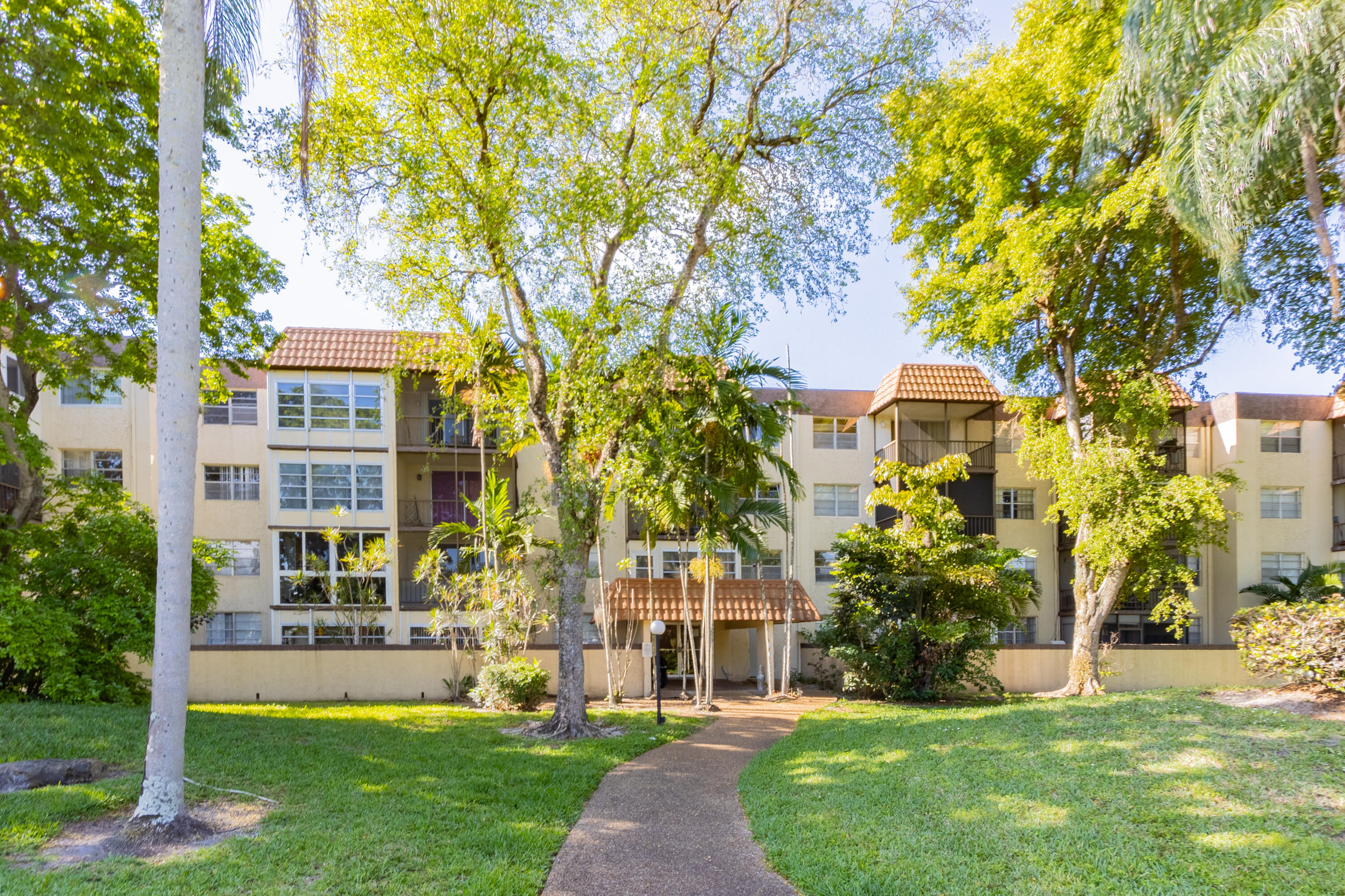 OMEGA CONDO NO 2 - Residential
