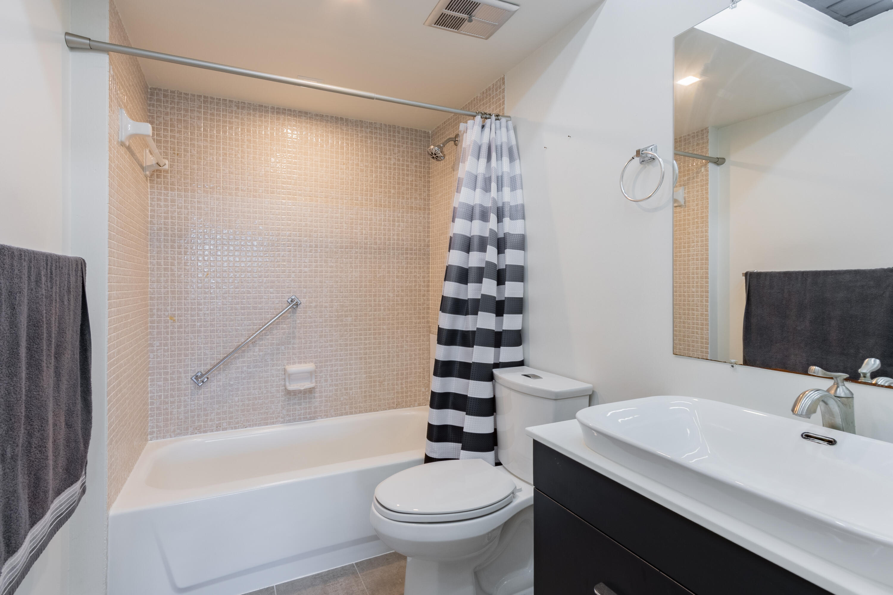 OMEGA CONDO NO 2 - Residential