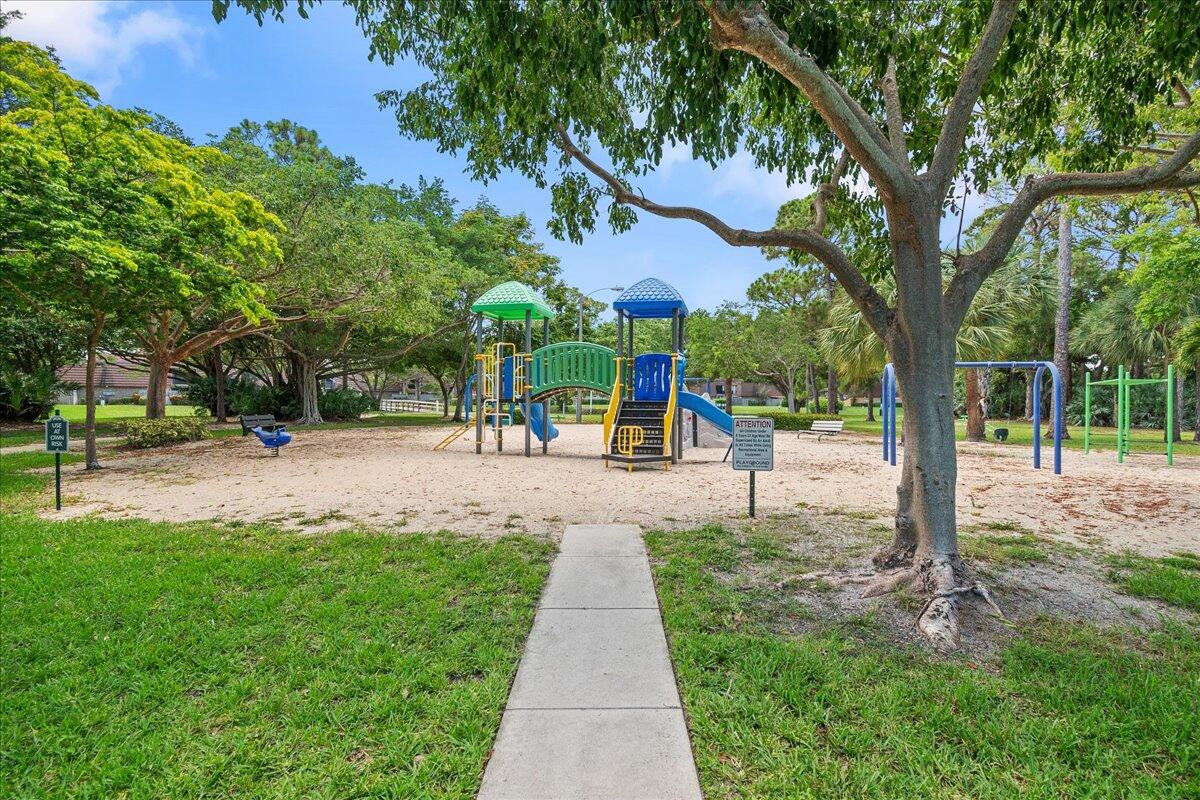 GARDEN LAKES AND GARDEN SQUARE SHOPS - Residential