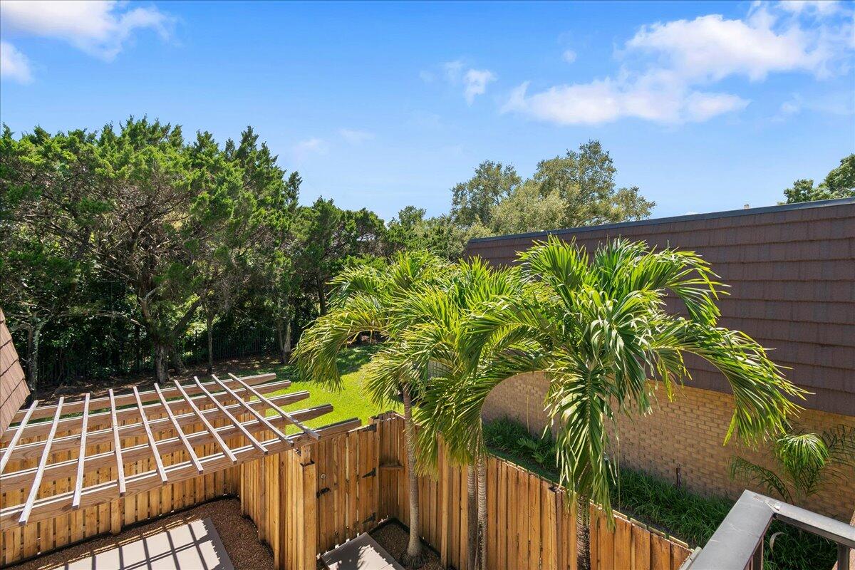 GARDEN LAKES AND GARDEN SQUARE SHOPS - Residential