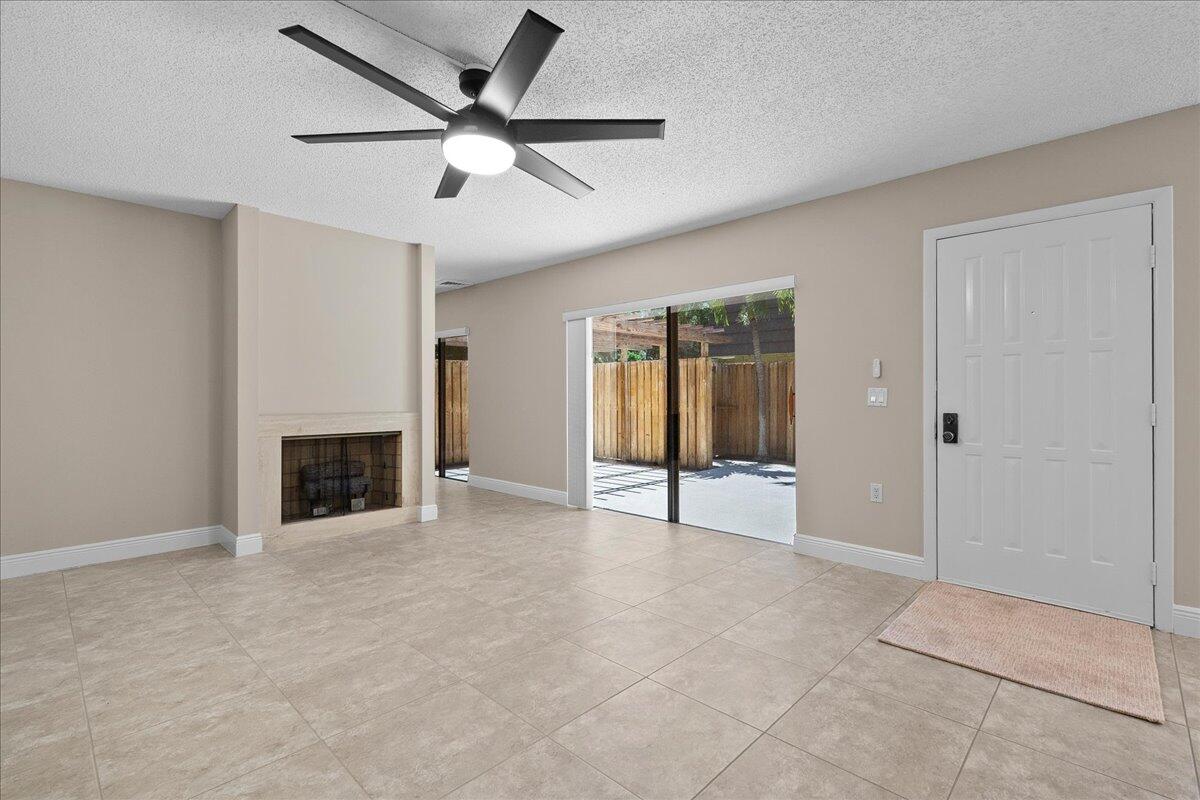 GARDEN LAKES AND GARDEN SQUARE SHOPS - Residential