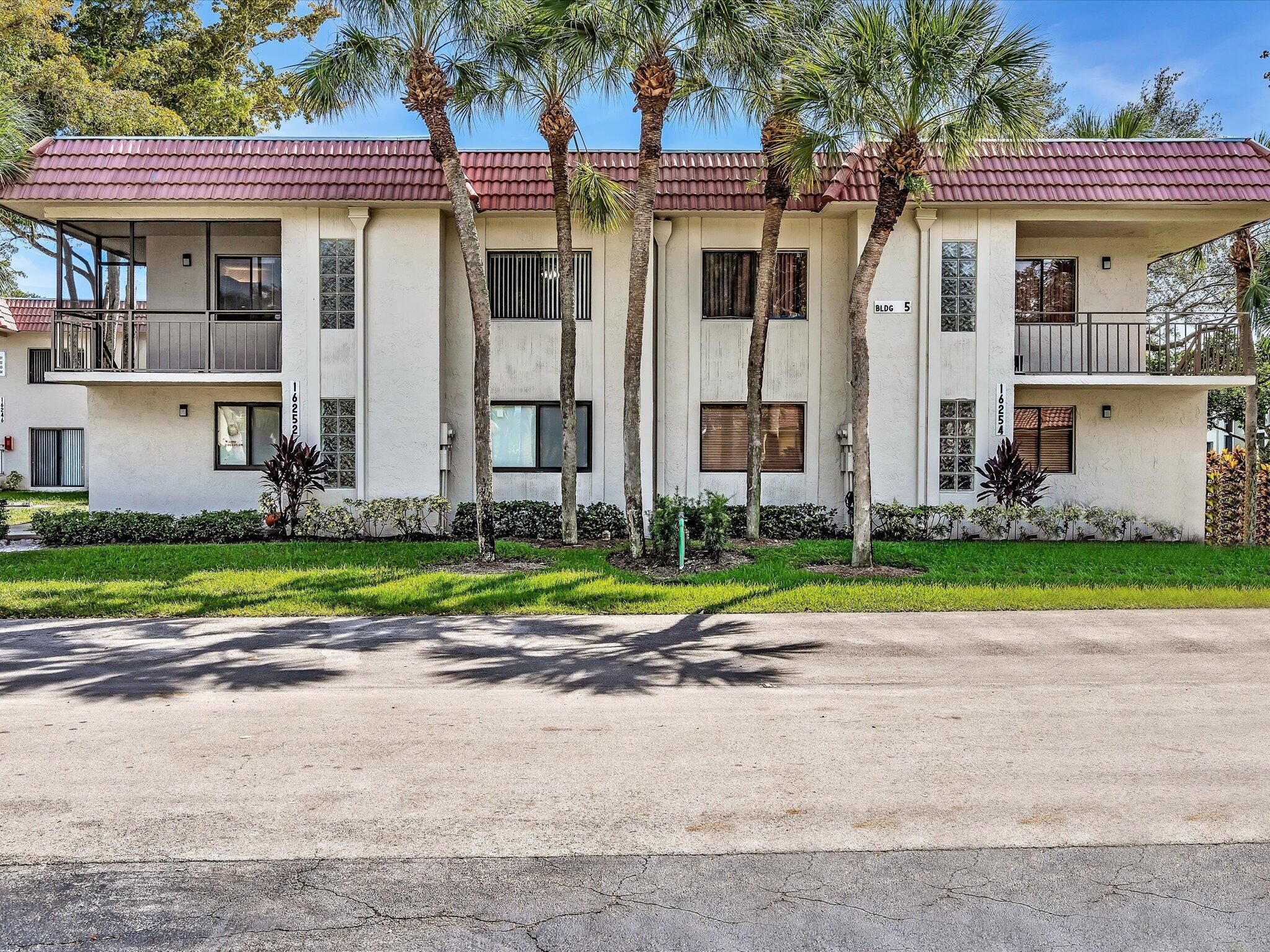 A ready-to-move-in, must-see beautiful, bright, and spacious 2nd-floor corner condo with 2 bedrooms and 2 bathrooms is now available. The unit boasts a huge living area, a large walk-in closet in the master bedroom, and additional closet space. It has been freshly painted and features a screened porch and storage space. Tenants will enjoy access to the Town Center of Bonaventure and all its amenities, including a gym, pool, bowling alley, tennis courts, and much more. Excellent schools are located nearby. This unit is a must-see!
