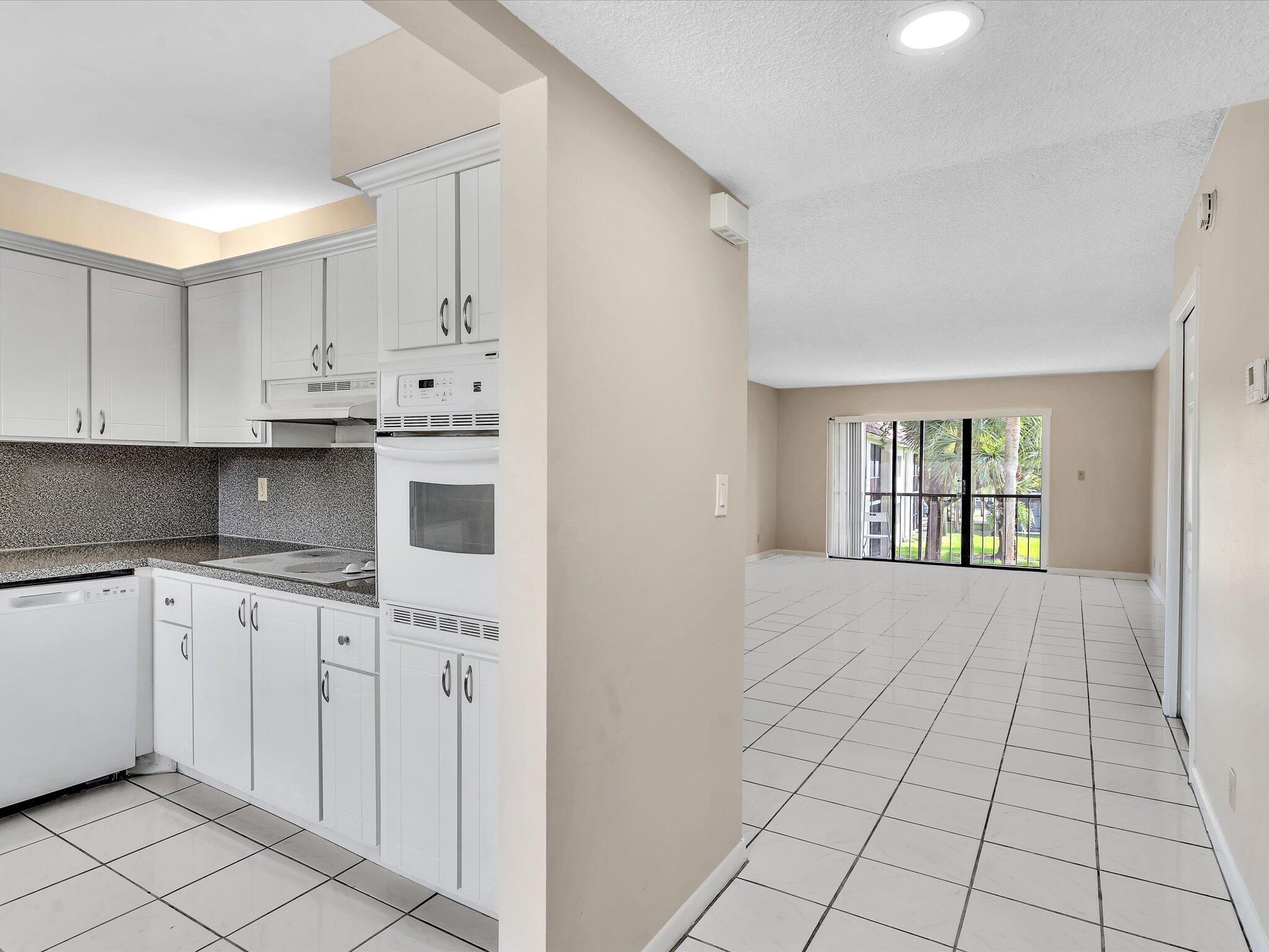 SADDLE CLUB GARDEN APTS AT - Residential Lease