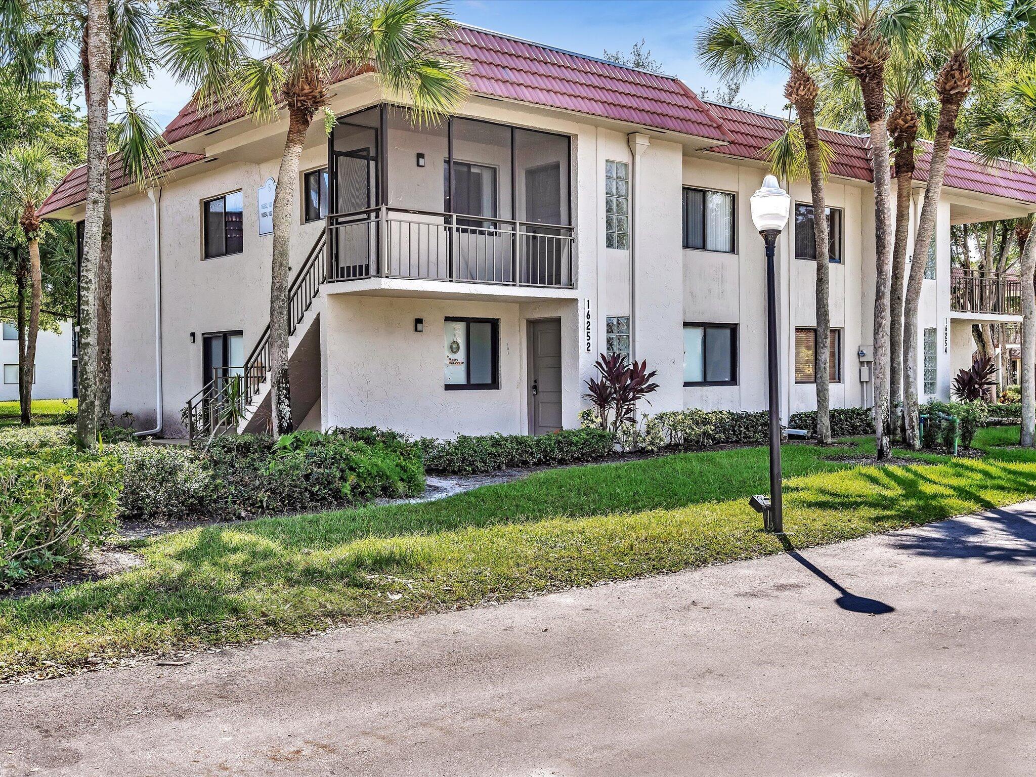 SADDLE CLUB GARDEN APTS AT - Residential Lease
