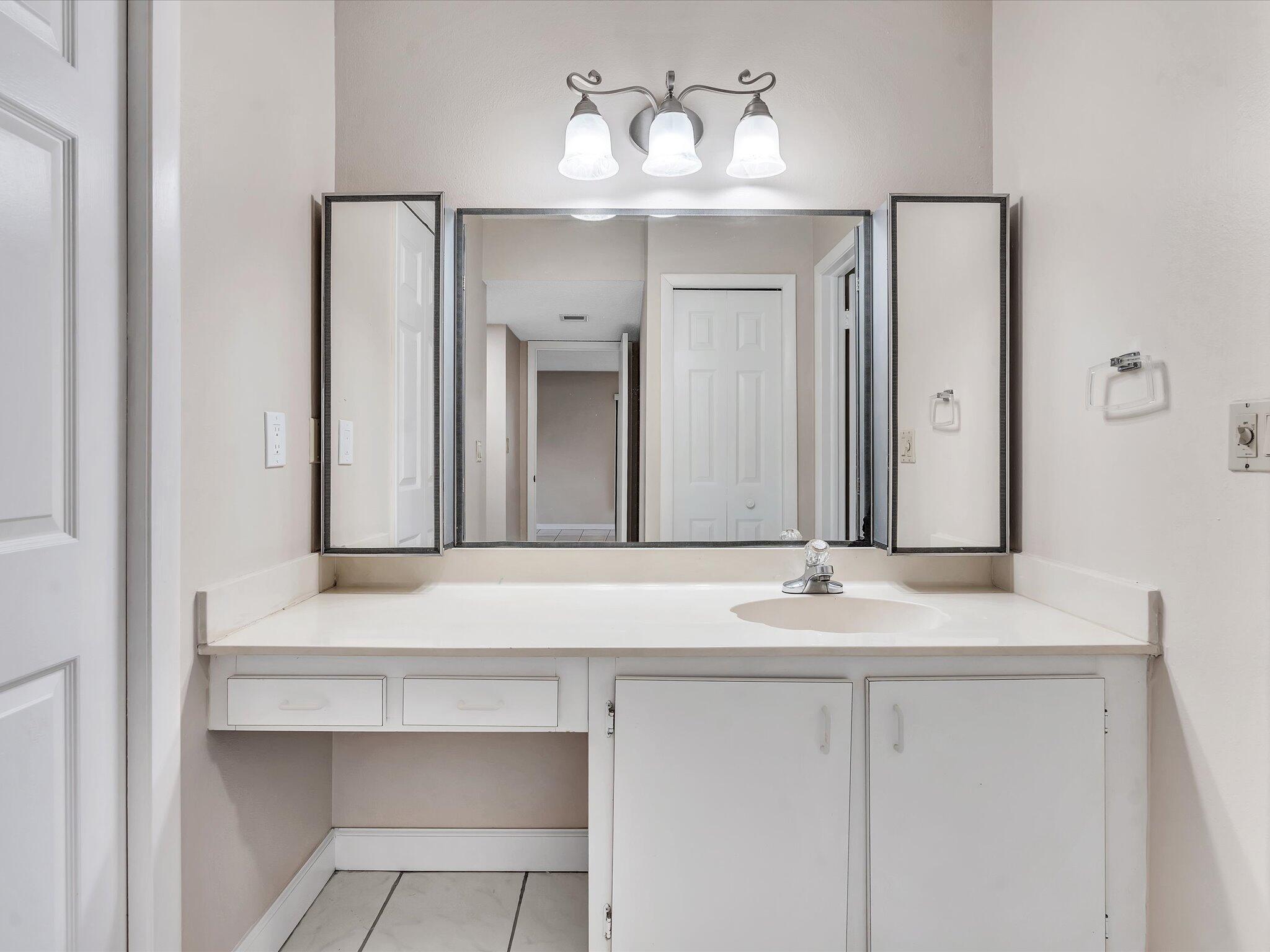SADDLE CLUB GARDEN APTS AT - Residential Lease