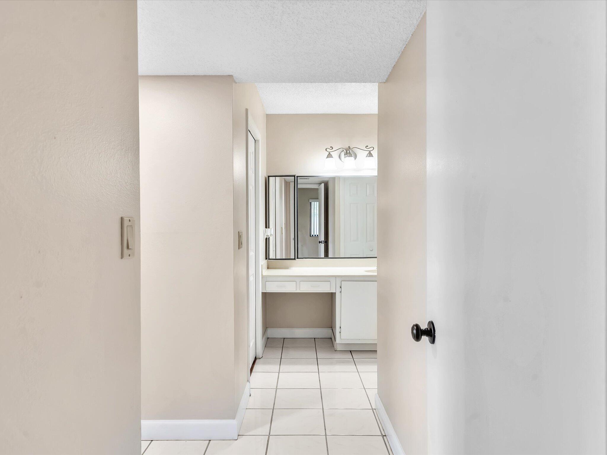 SADDLE CLUB GARDEN APTS AT - Residential Lease