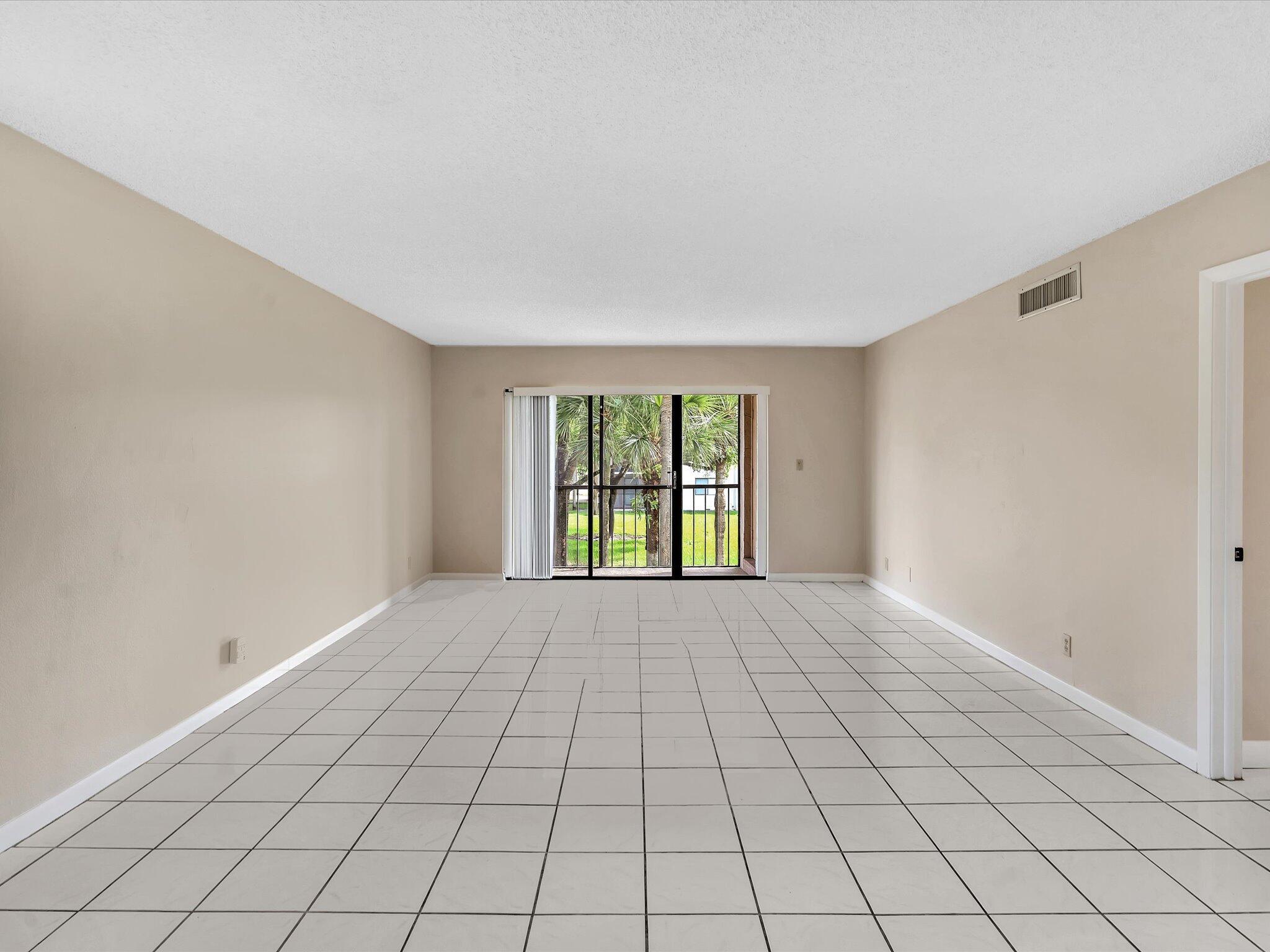 SADDLE CLUB GARDEN APTS AT - Residential Lease