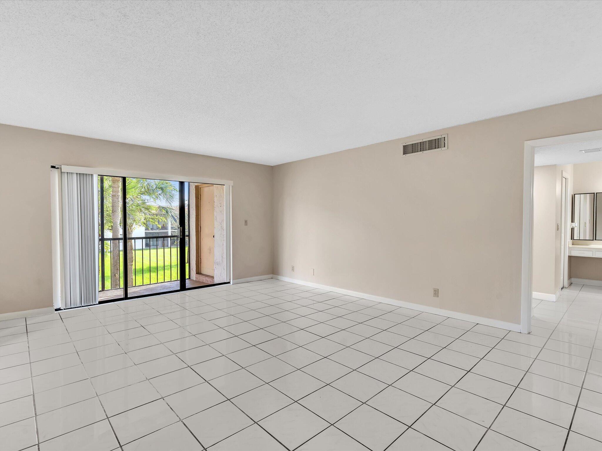 SADDLE CLUB GARDEN APTS AT - Residential Lease