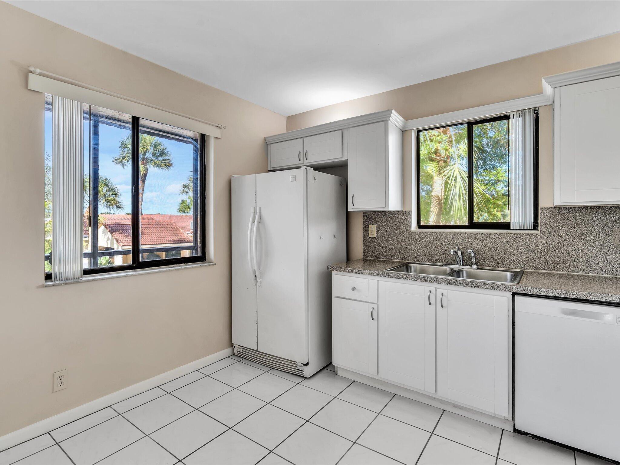 SADDLE CLUB GARDEN APTS AT - Residential Lease