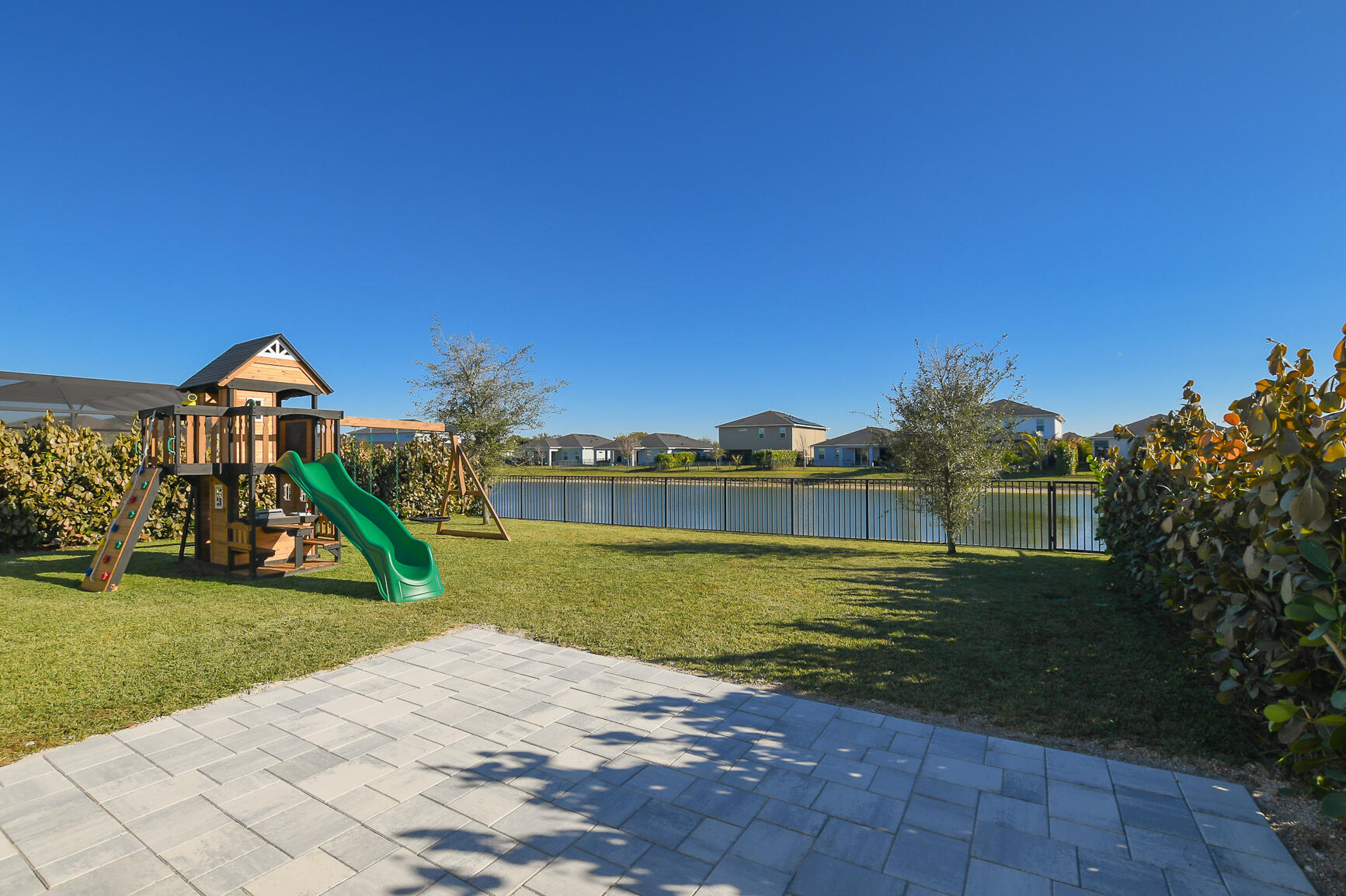 CROSSTOWN COMMONS - Residential