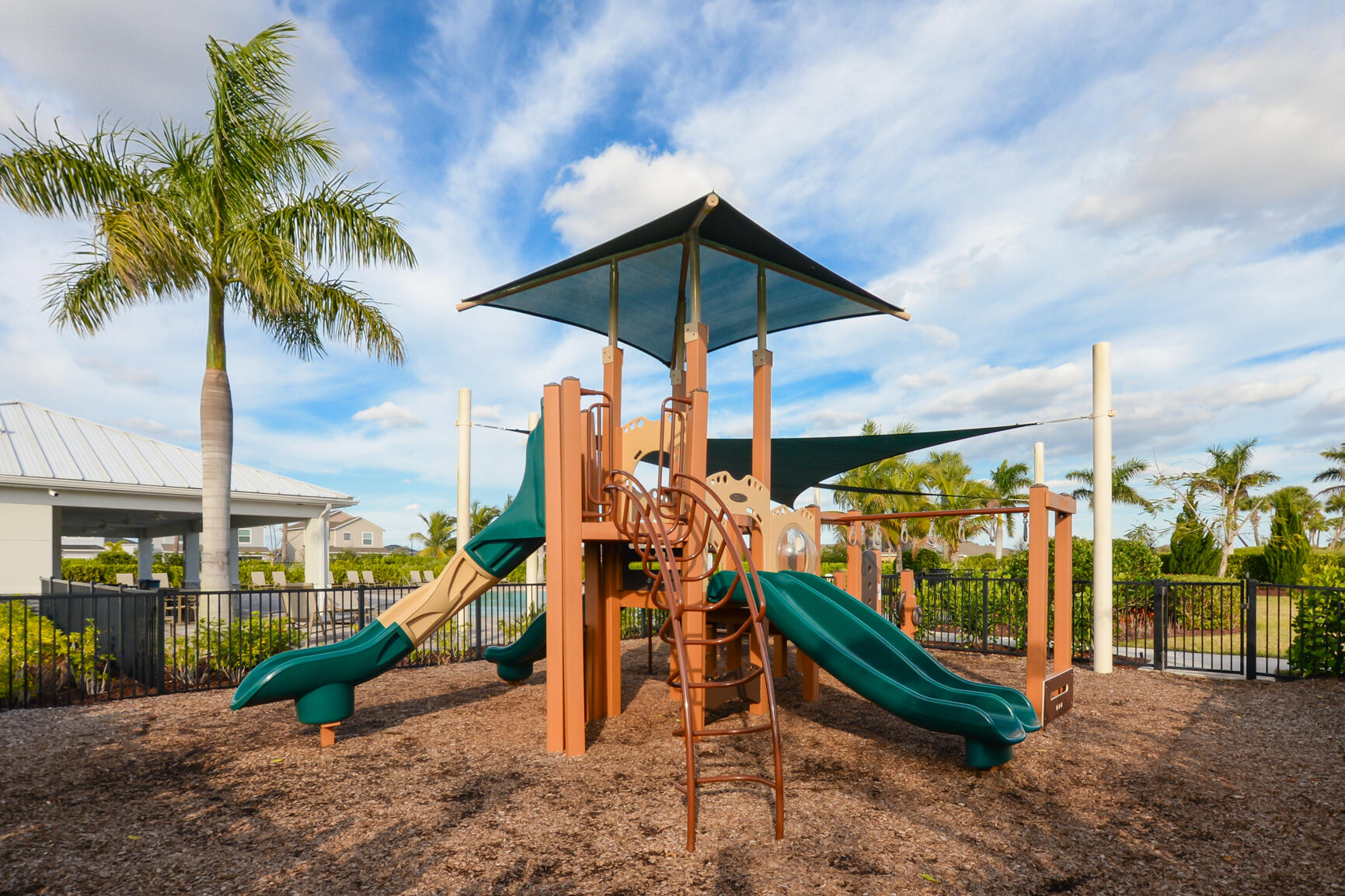 CROSSTOWN COMMONS - Residential