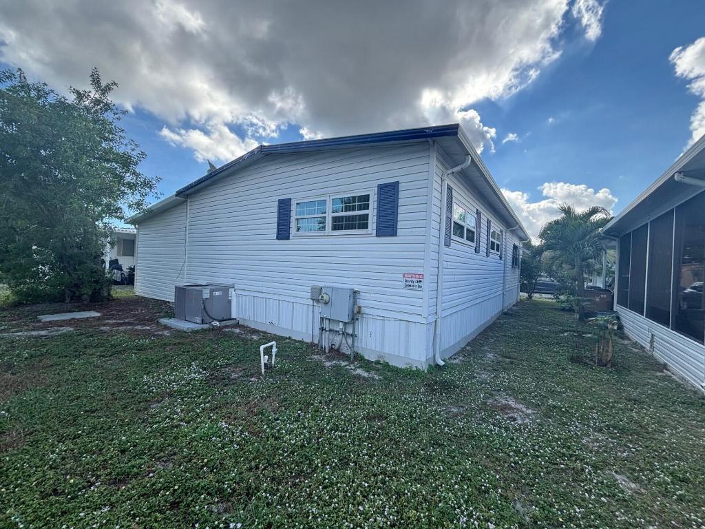 COUNTRY KNOLLS - Residential